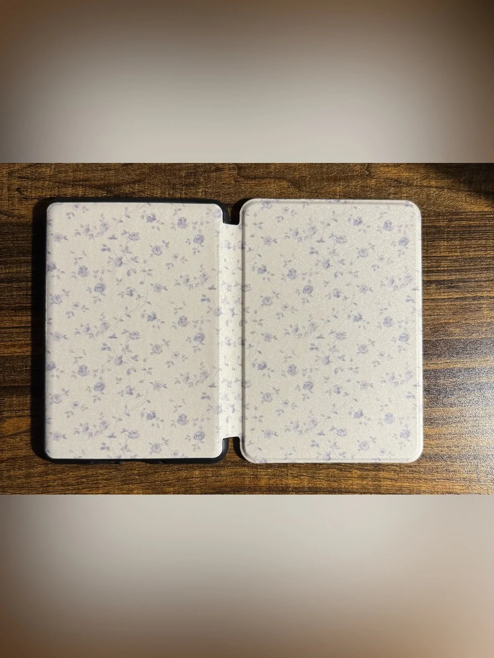 Kindle basic Case- Light Floral Pattern - - Picture 2 of 3